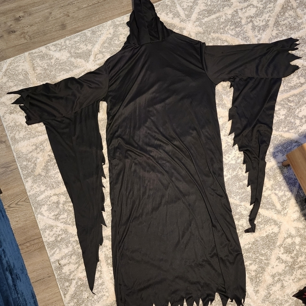 Ghostface Scream Killer Hooded Robe Halloween Costume Fits Up to 200 Lbs Unisex - Picture 7 of 11